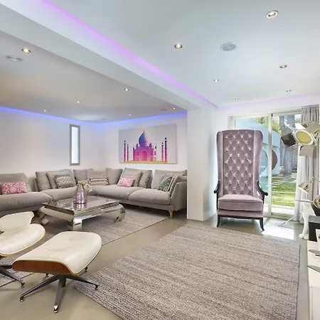 Villa Peace And Tranquillity In The Prestigious Roca Lisa Region Of The White Isle *